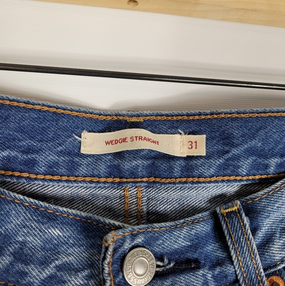 Levis Wedgie Straight Jeans - Picture 4 of 9